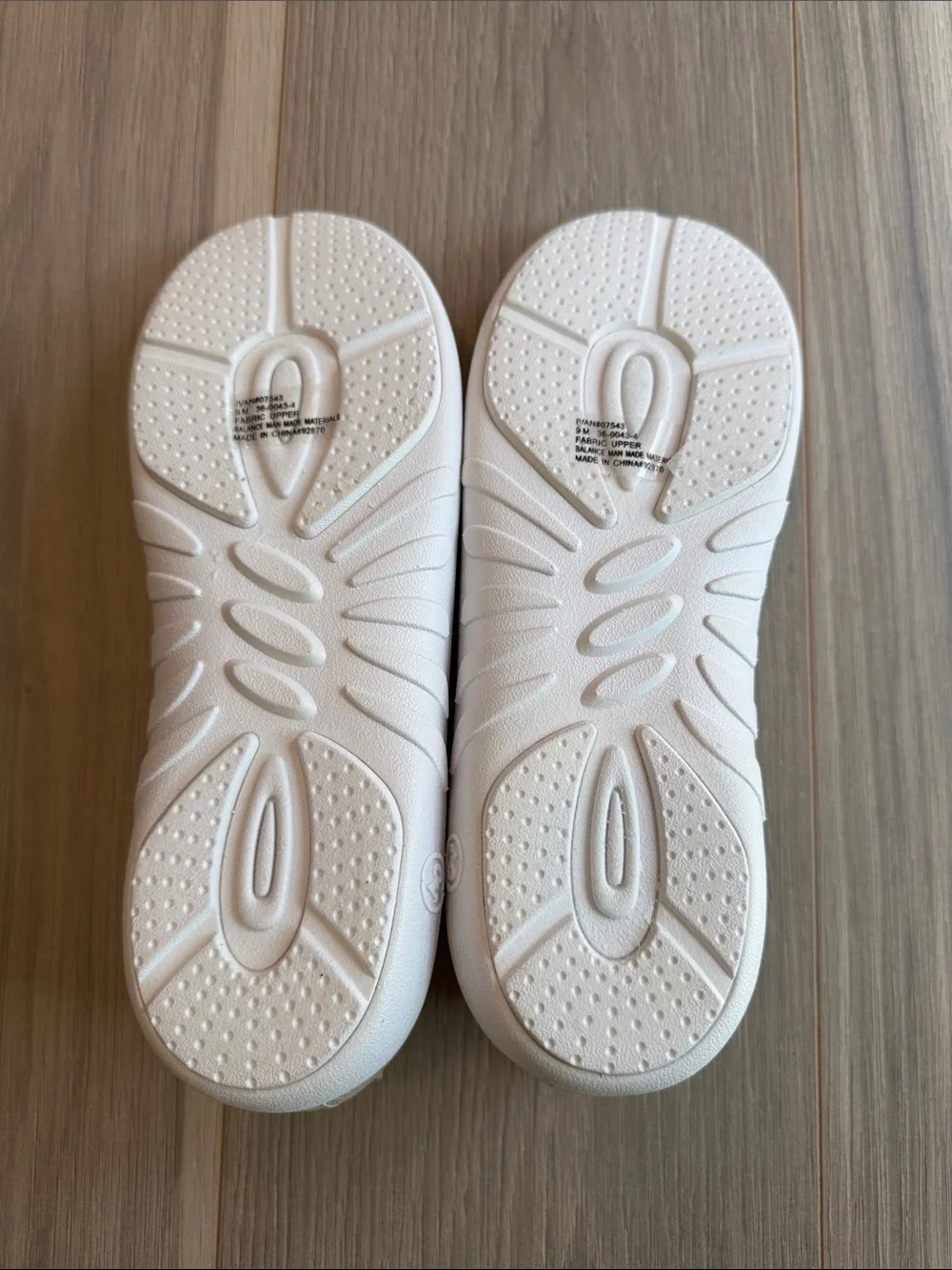 Comfortview Women's Ivan Knit Cream Color Sneakers Size 9